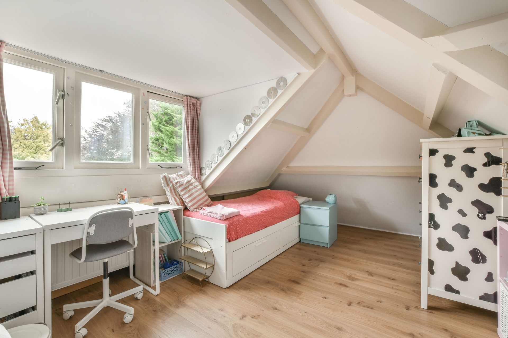 Meble do pokoju młodzieżowego