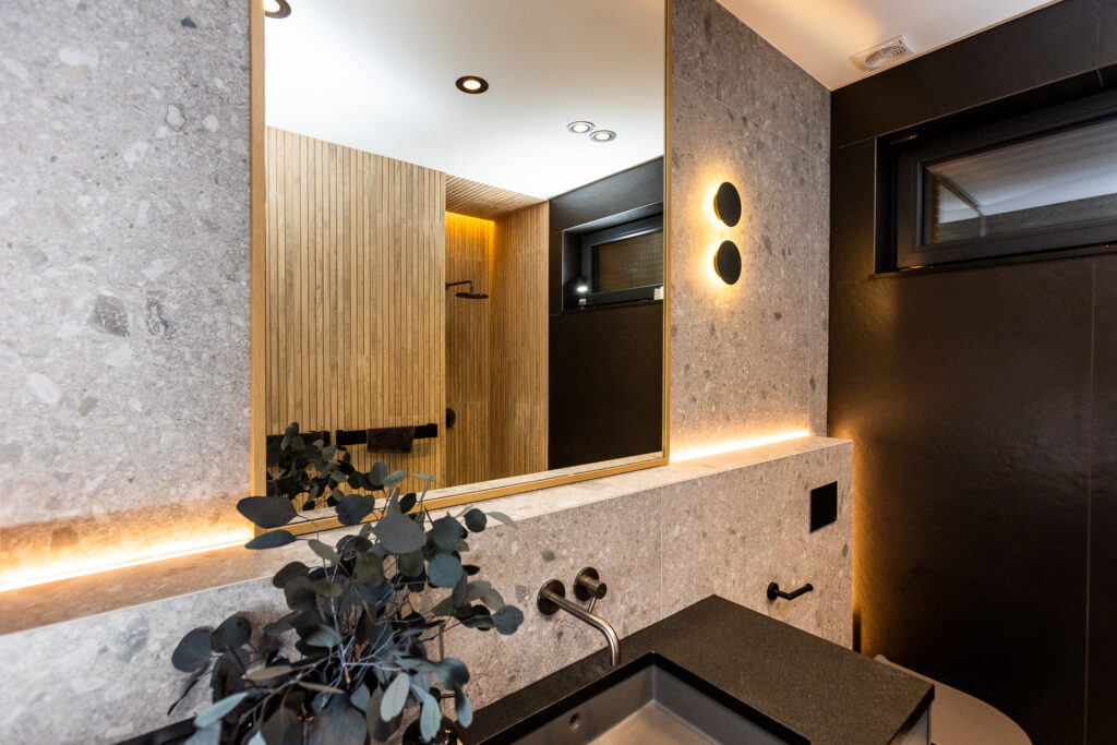 Meble łazienkowe na wymiar - jakie korzyści niosą ze sobą?