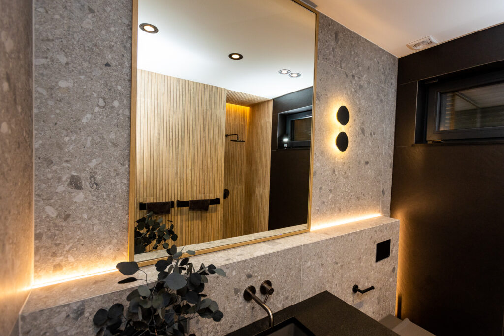 Meble łazienkowe na wymiar - jakie korzyści niosą ze sobą?