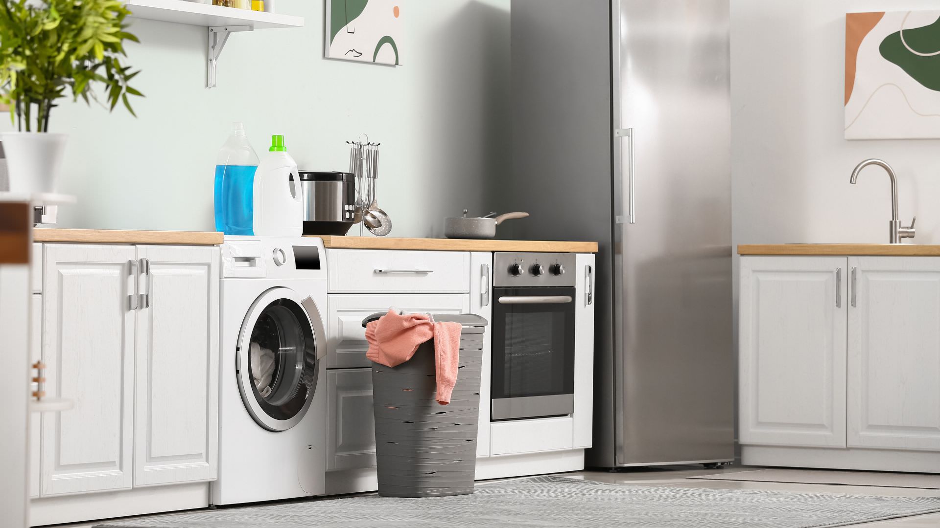 Pralka pod blatem w kuchni