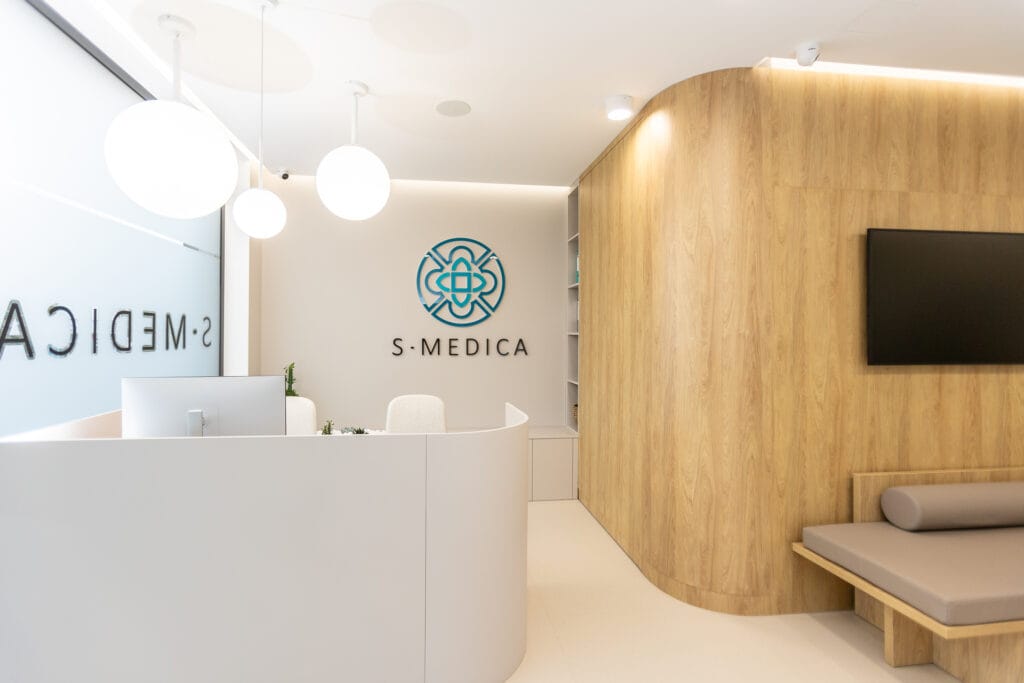 Meble do gabinetu fizjoterapii sMedica – Meble Morawiec